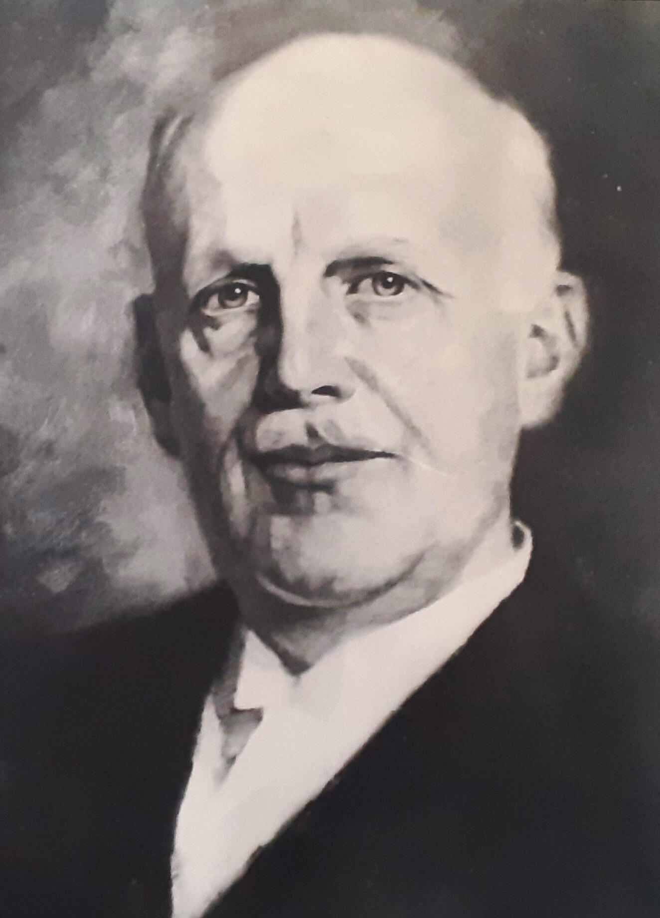 PETER PAUL MÜLHENS (1875 – 1945) Peter Paul Mülhens erbte 1928 das Unternehmen „4711“ und die Bergbahnen im Siebengebirge. Die Weltwirtschaftskrise 1929 und der Zweite Weltkrieg von 1939 bis 1945 stellten immense Herausforderungen dar.