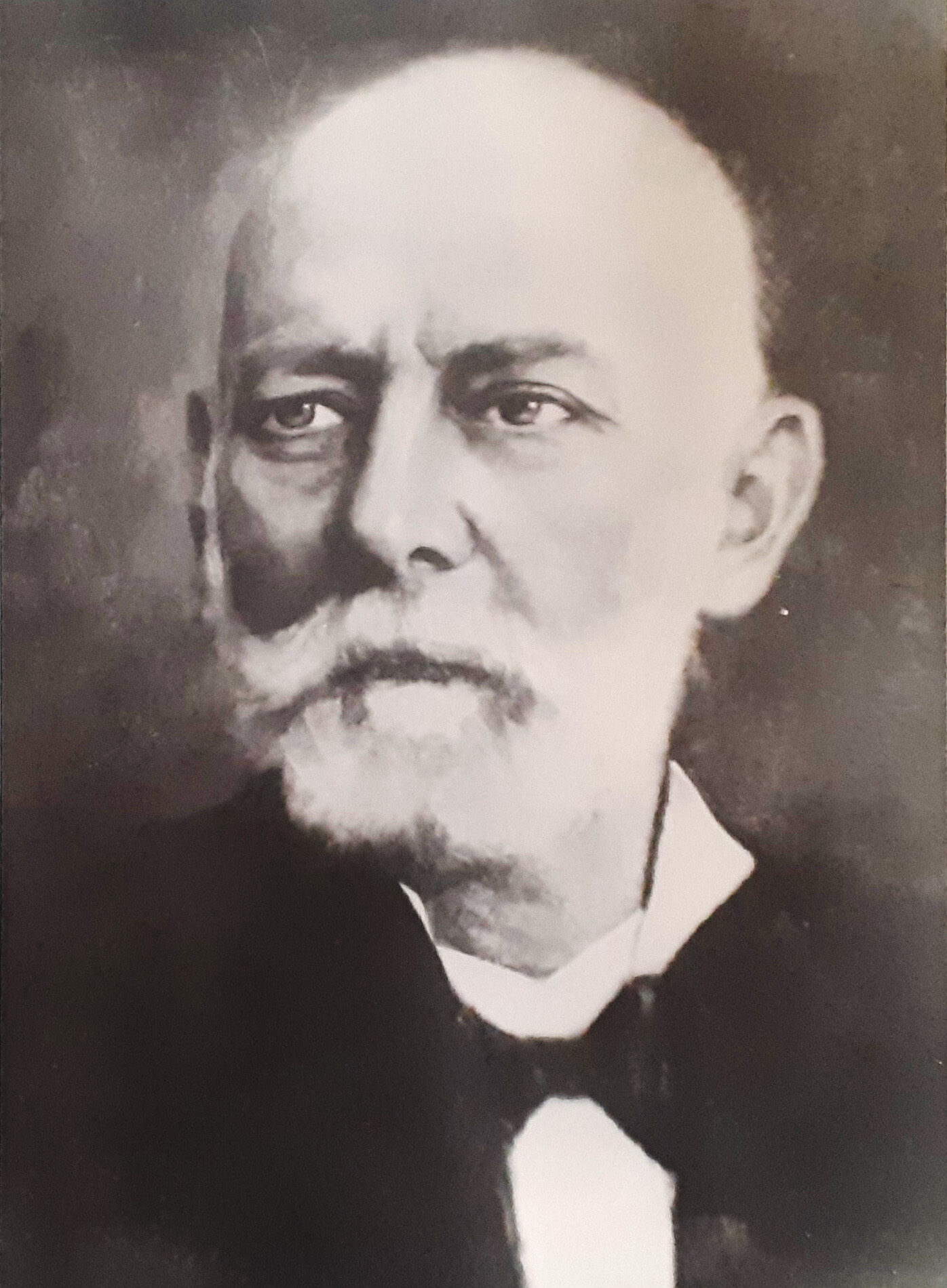 FERDINAND MÜLHENS (1844 – 1928) Der Unternehmer Ferdinand Mülhens erwarb 1911 das Hotel auf dem Petersberg und 1912 die beiden Bergbahnen.