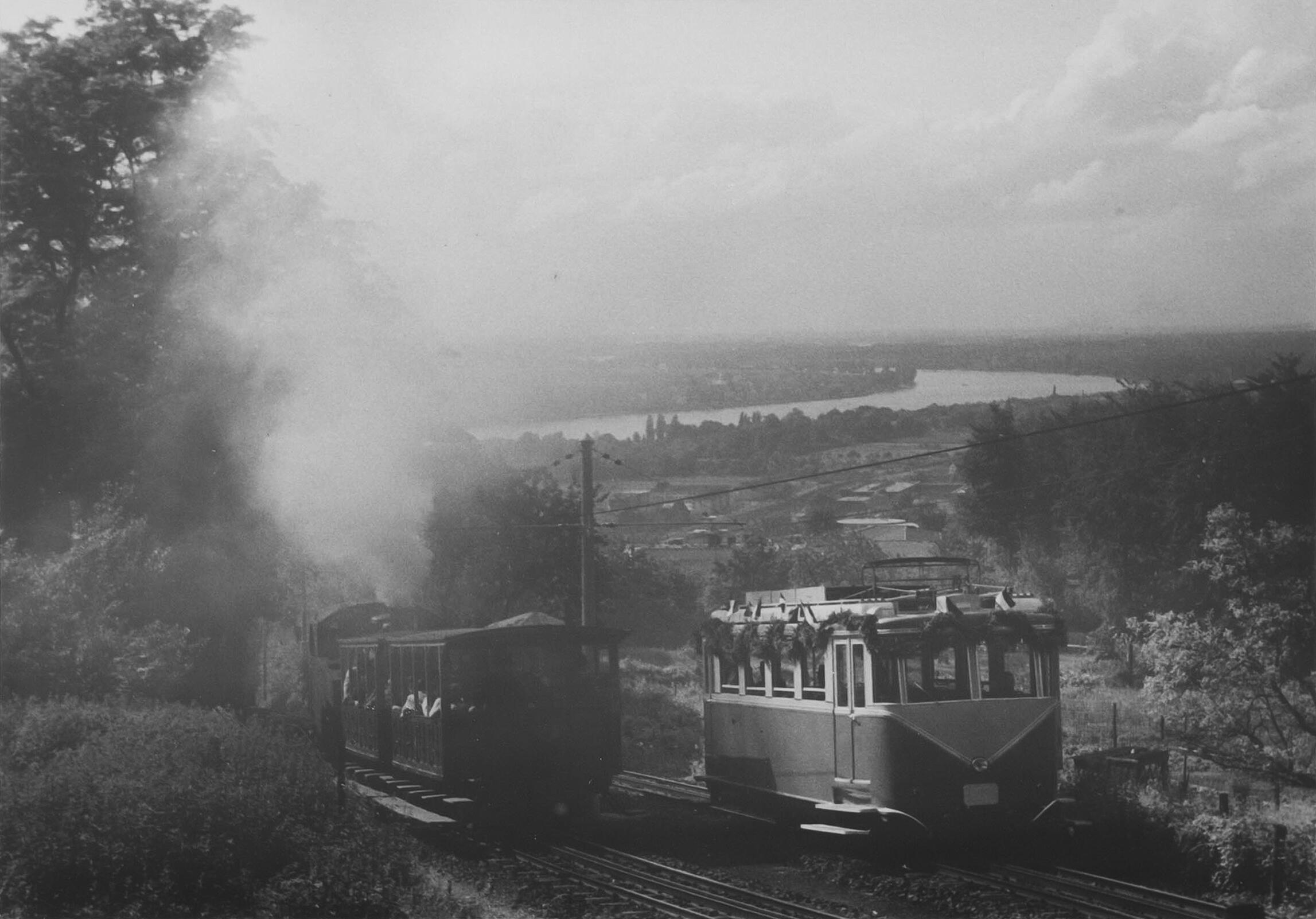 Erster elektrischer Triebwagen der Drachenfelsbahn