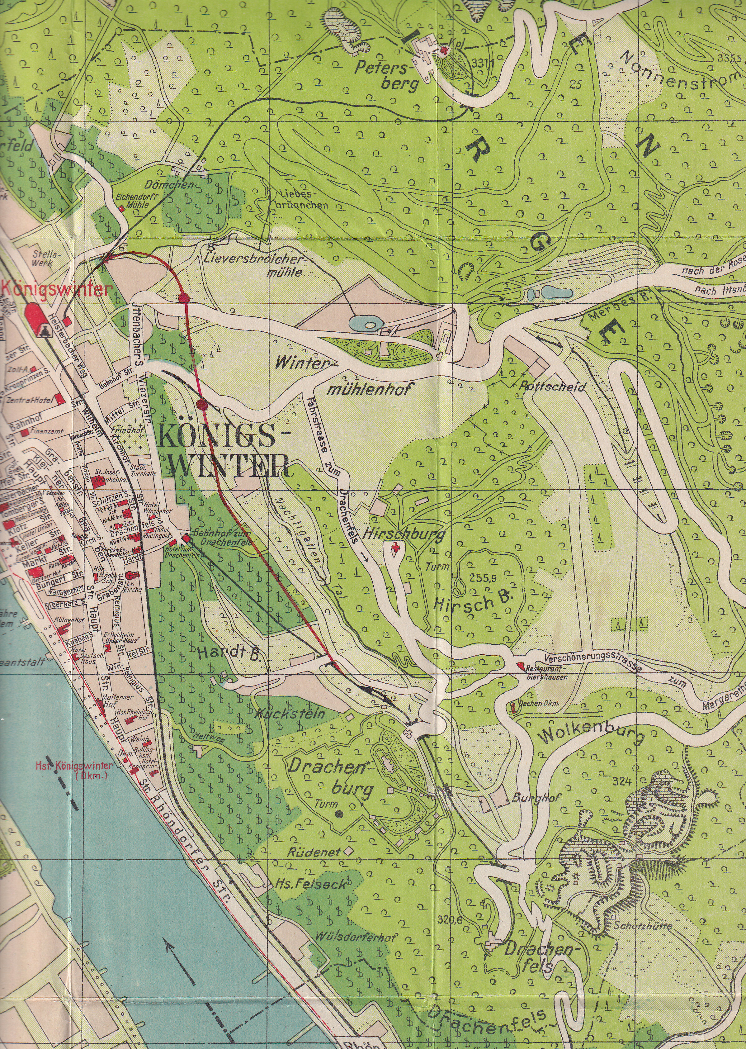 VERBINDUNGSPLAN (ca. 1926) Um von der Beliebtheit des Drachenfelsens zu profitieren, kam es zu Planungen, beide Bergbahnen mit einem Gleis zu verbinden. 1898 war eine gemeinsame Talstation vorgesehen, in den 1920er-Jahren nicht mehr. Es blieb bei den Planungen.