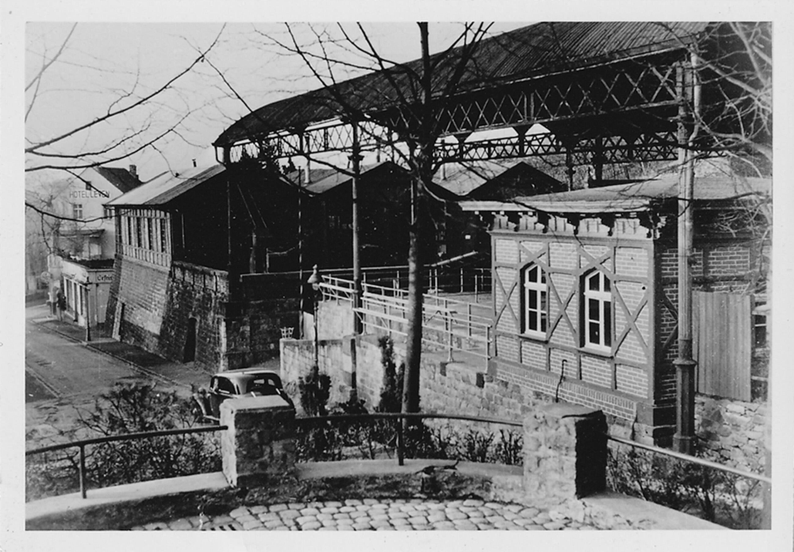 ALTE TALSTATION. Talstation der Drachenfelsbahn vor dem Umbau Anfang der 1950er-Jahre.