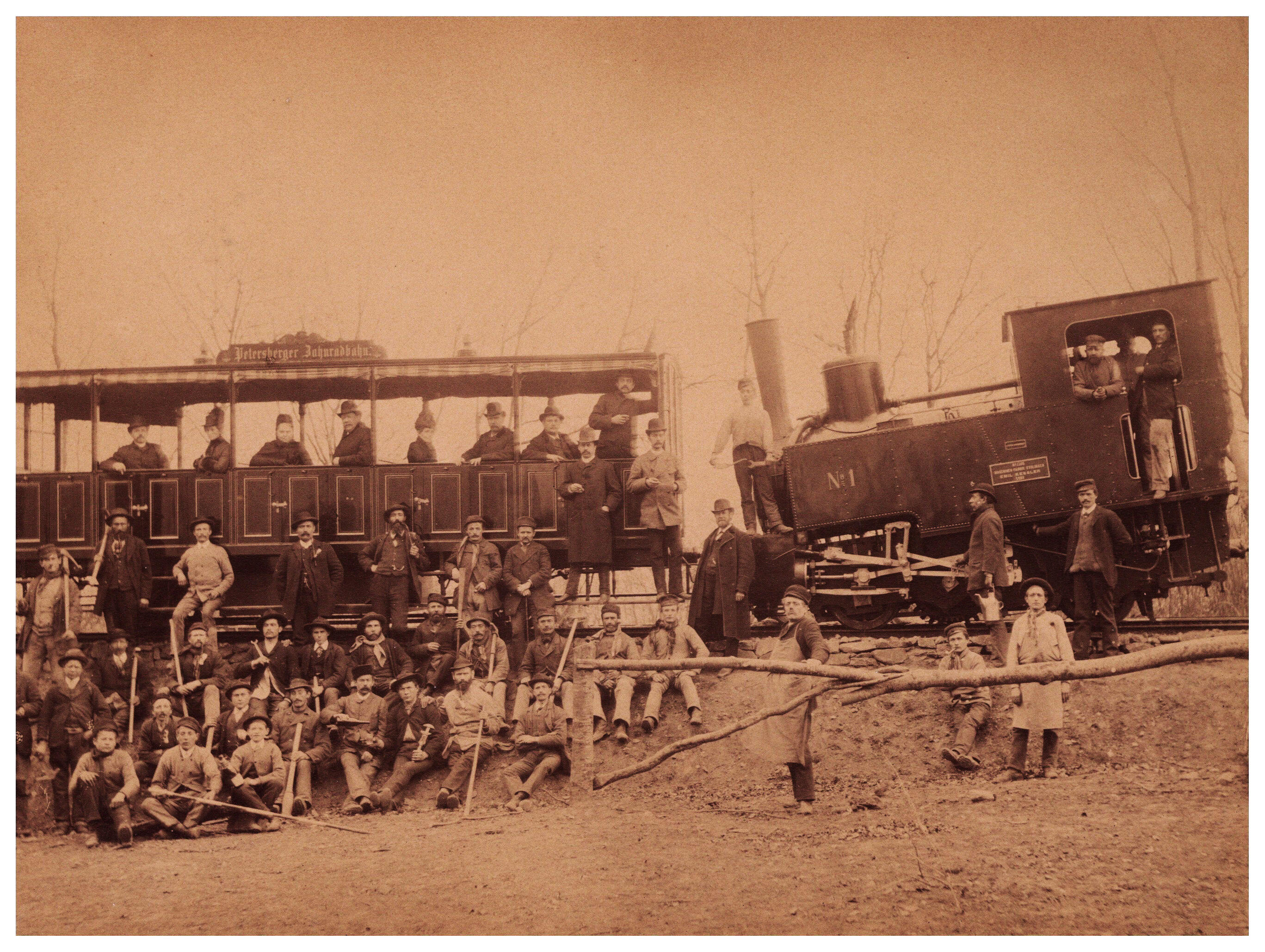 ERSTE FAHRT DER PETERSBERGBAHN (12. November 1888) Die erste Probefahrt auf den Petersberg fand bereits am 12. November 1888 statt.