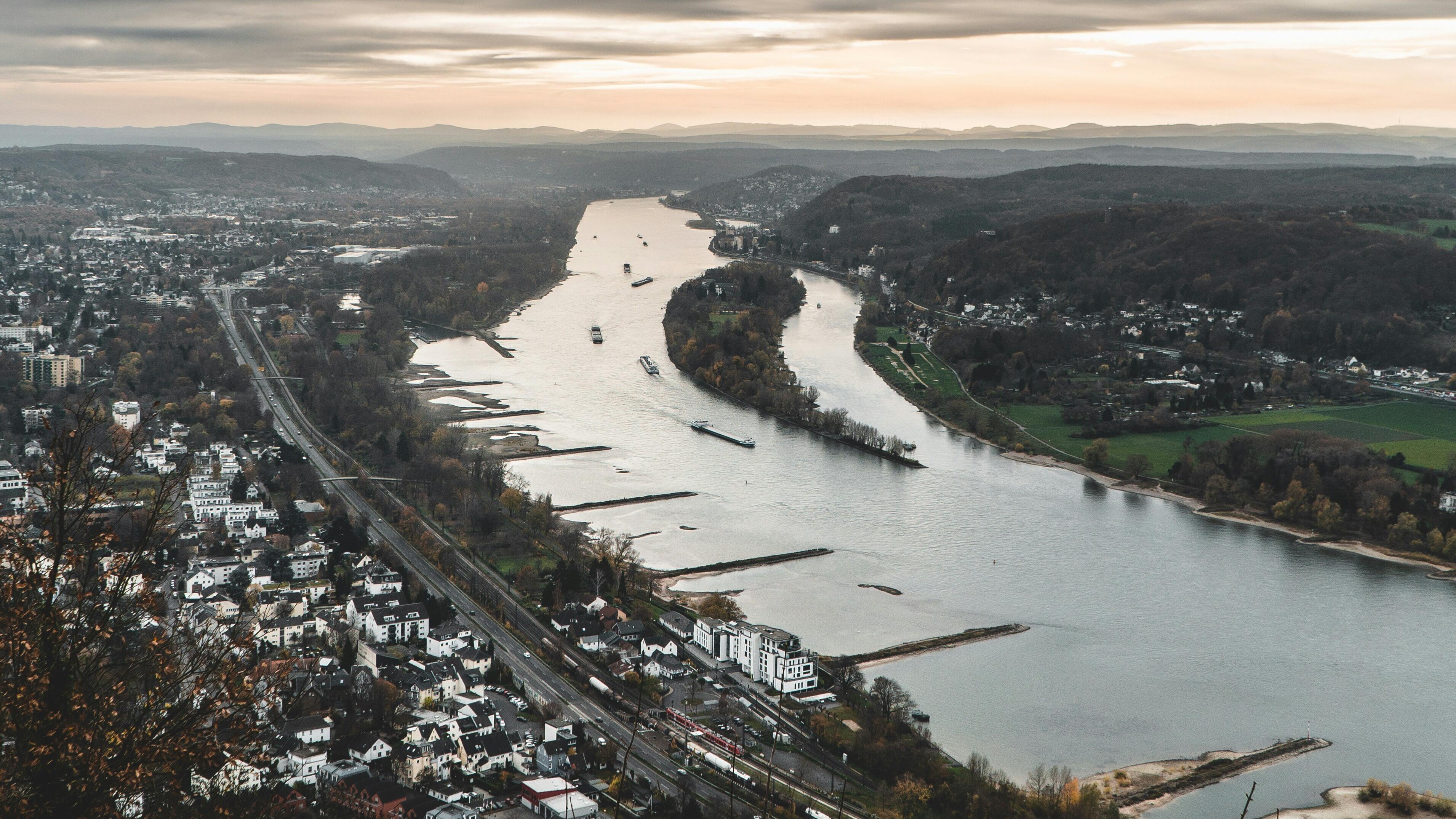 Drachenfels Rhein Koenigswinter