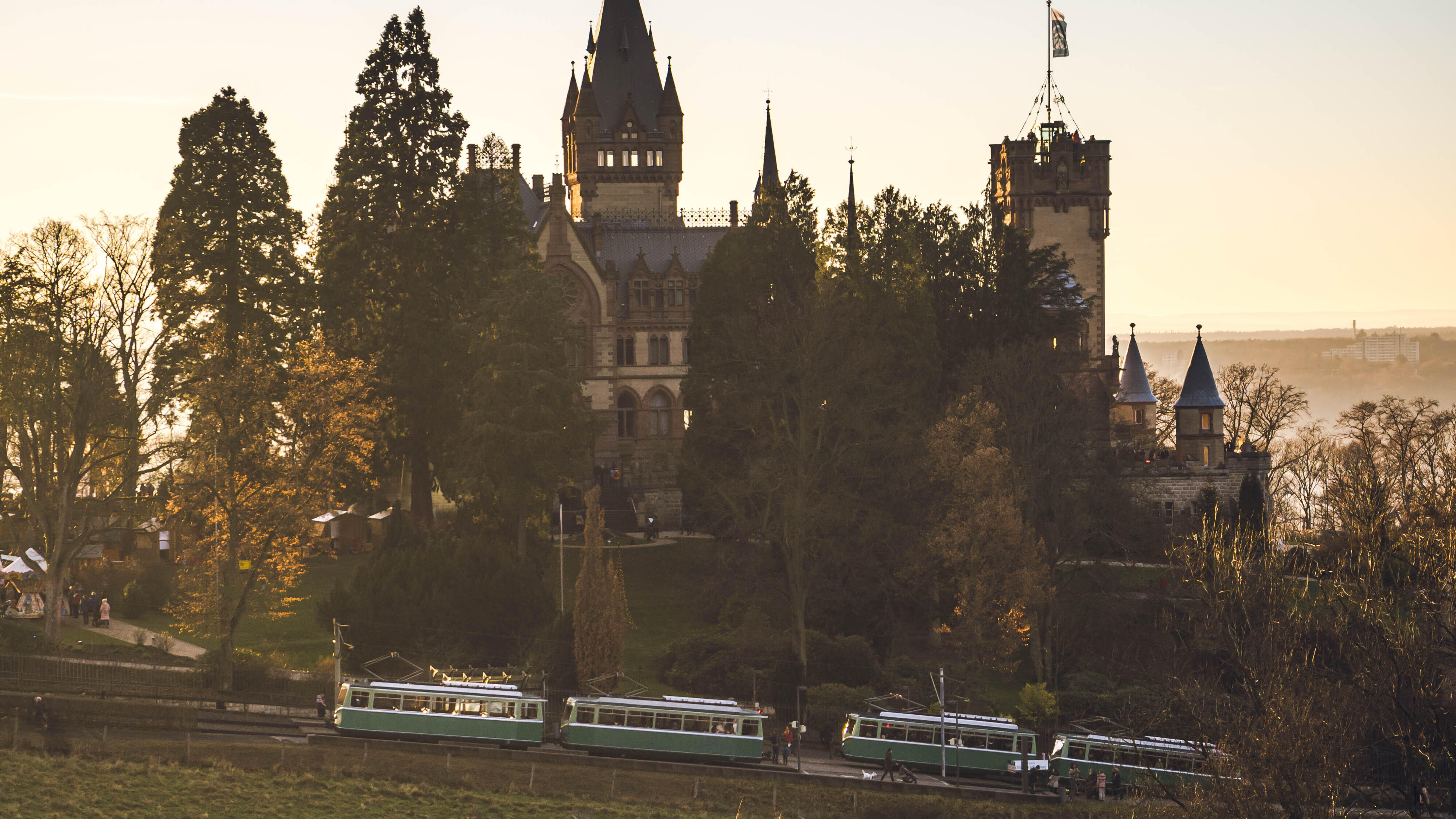 Gedenkstein Ausblick Schloss Drachenburg Sonnenuntergang