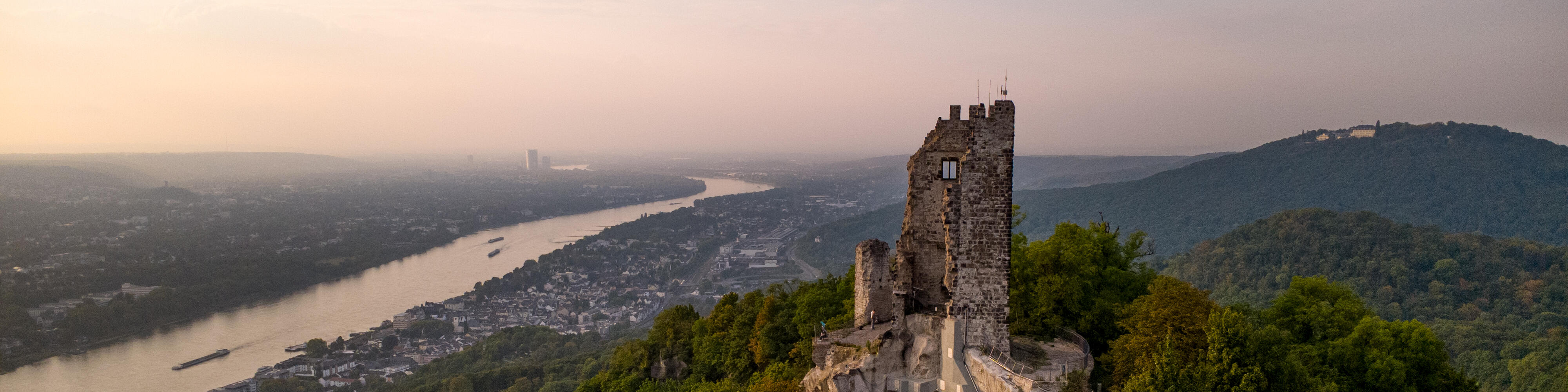 Drachenfels Ruine Luftaufnahme