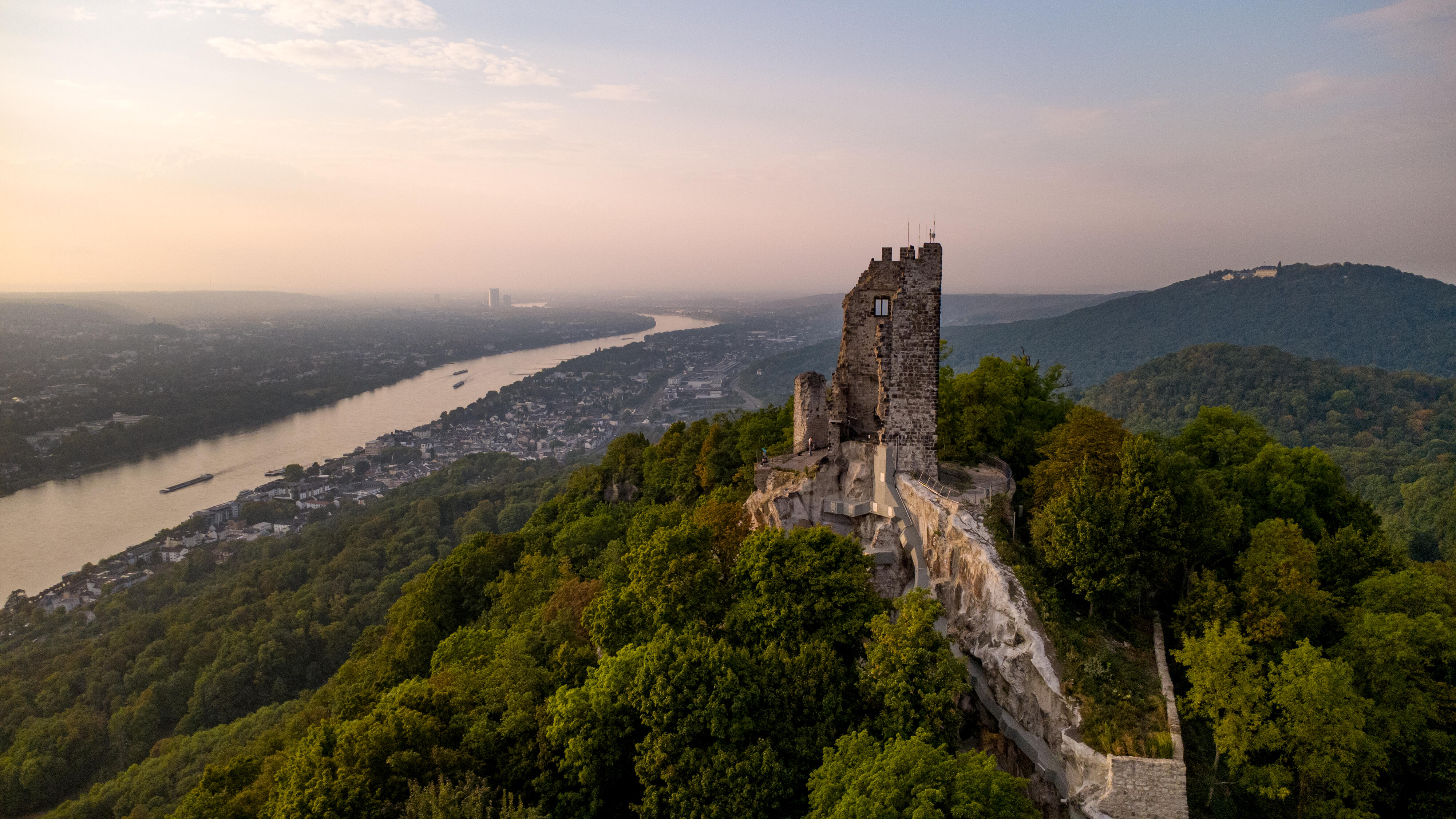 Drachenfels Ruine Luftaufnahme