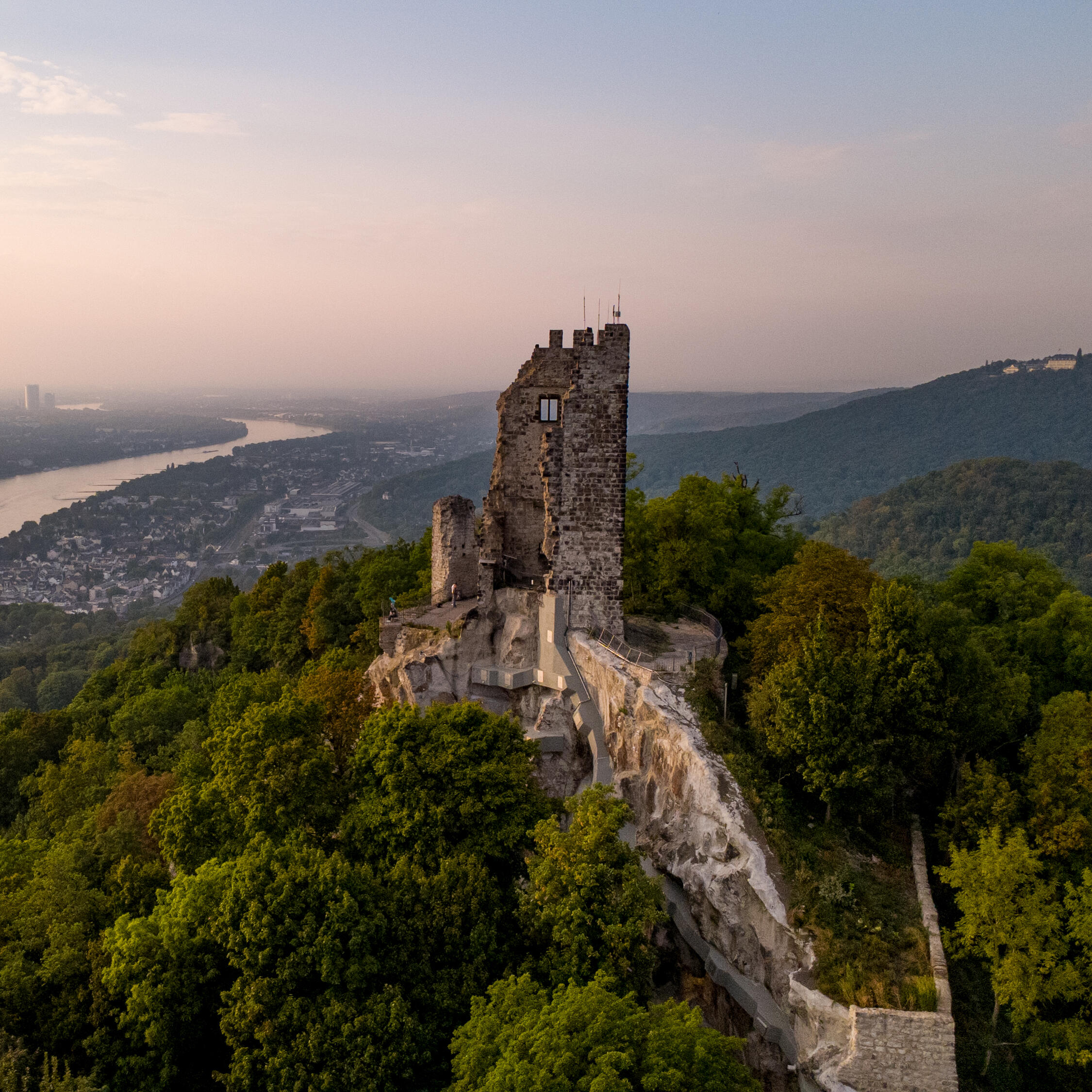 Drachenfels Ruine Luftaufnahme