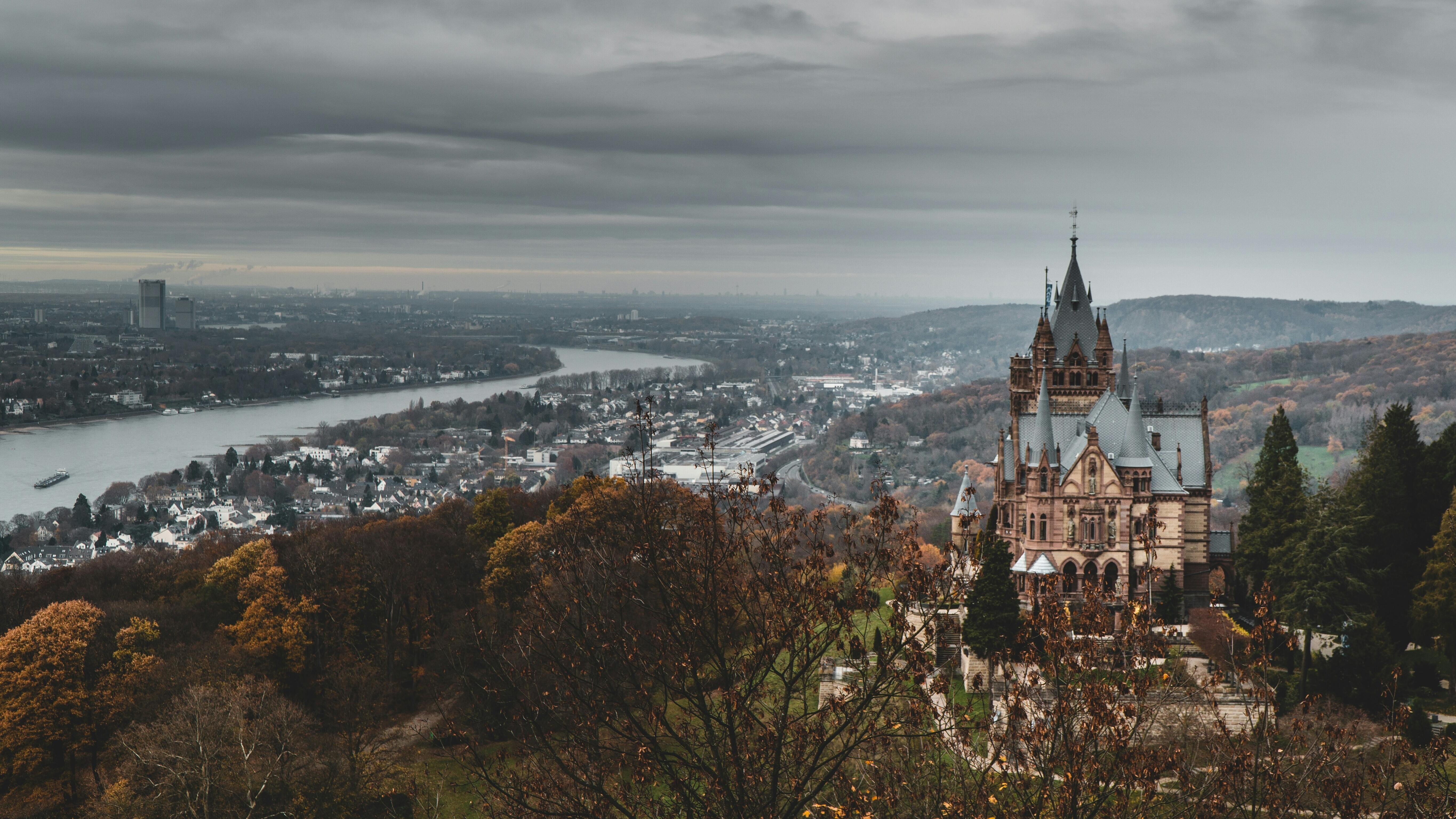 Schlossblick Drachenfels Koenigswinter Dramatisch