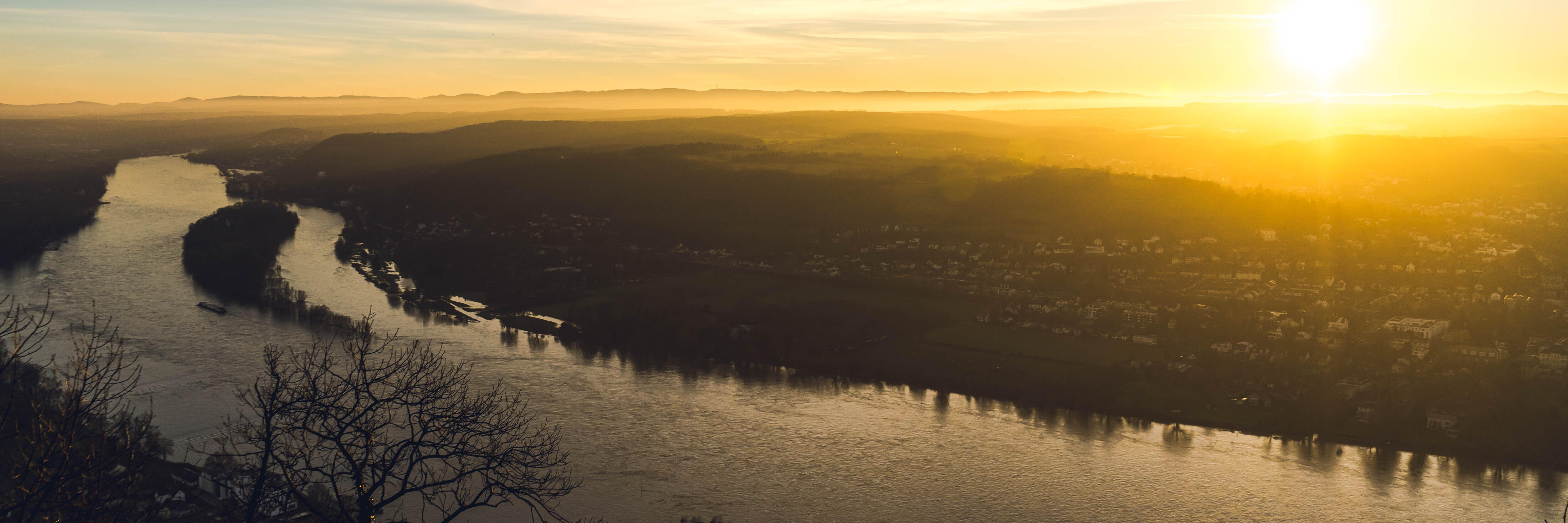 Drachenfels Sonnenuntergang Rhein Koenigswinter