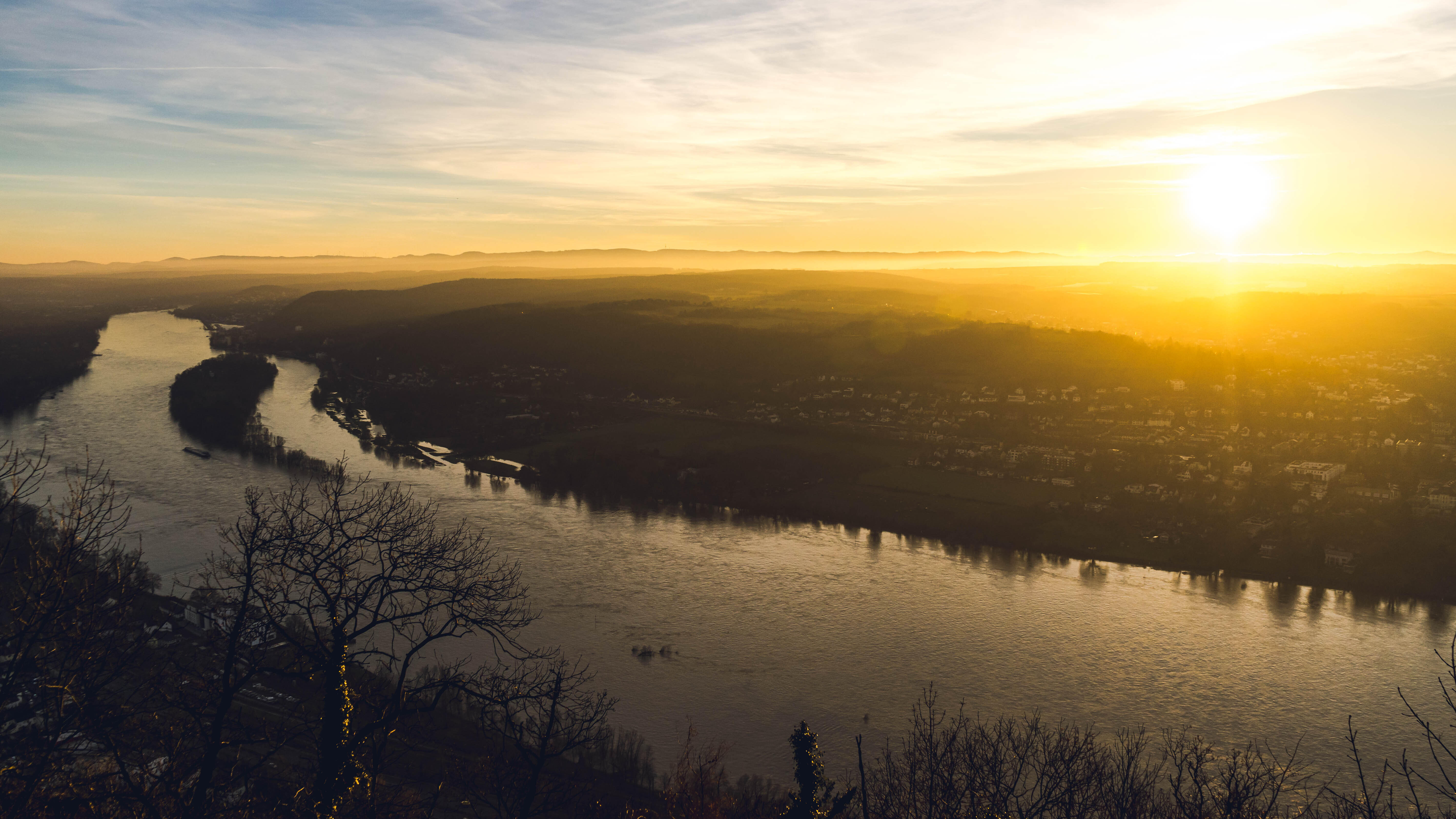 Drachenfels Sonnenuntergang Rhein Koenigswinter
