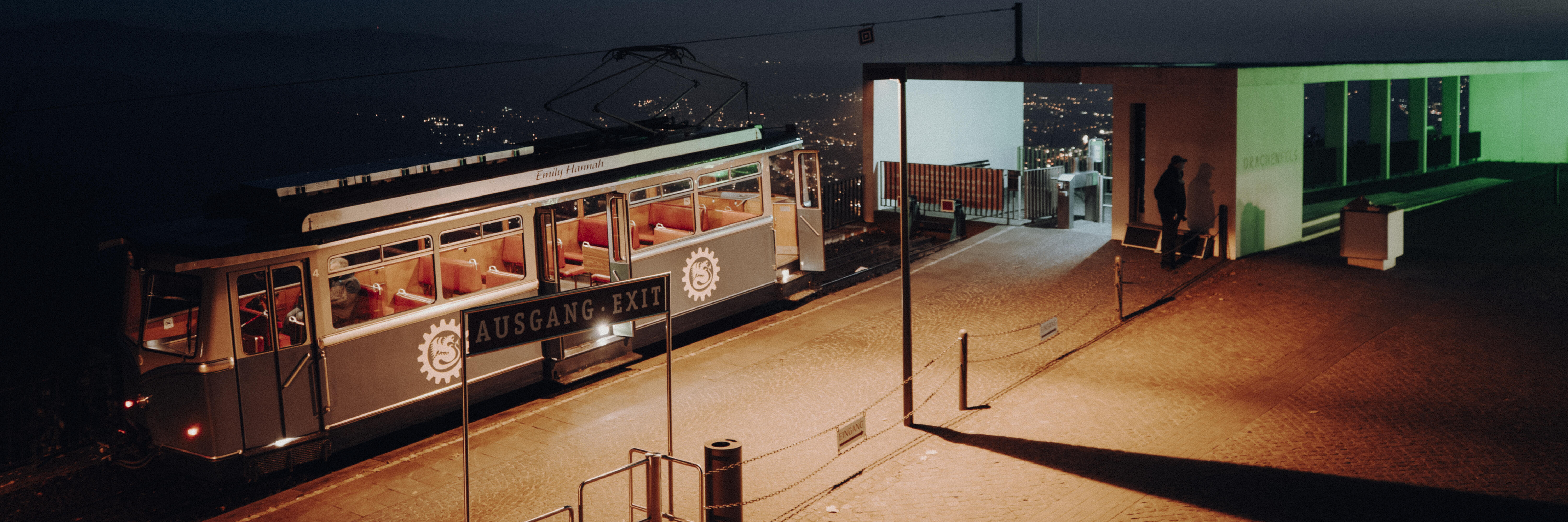 Drachenfelsbahn at night