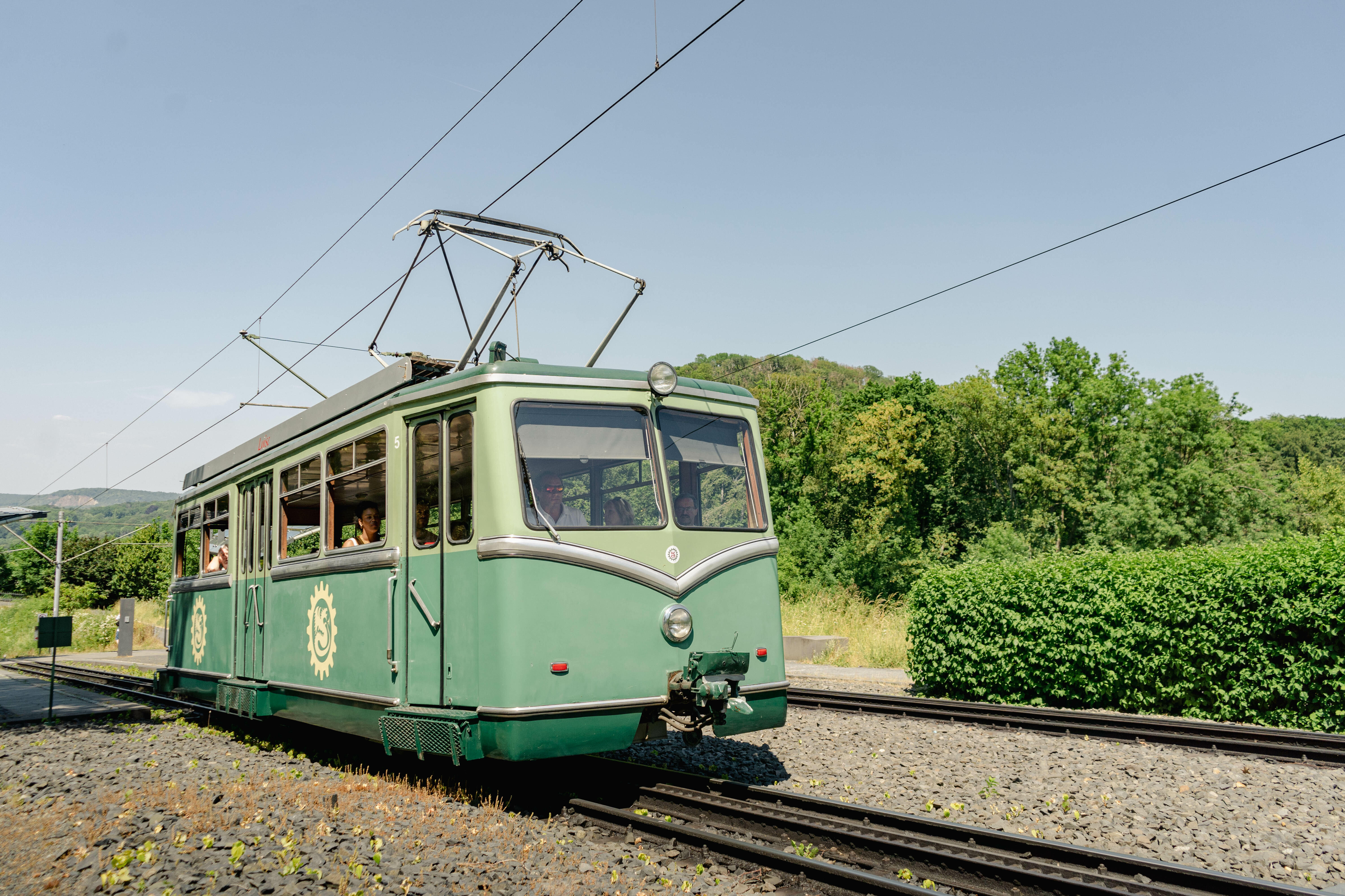 Mittelstation mit Bahn